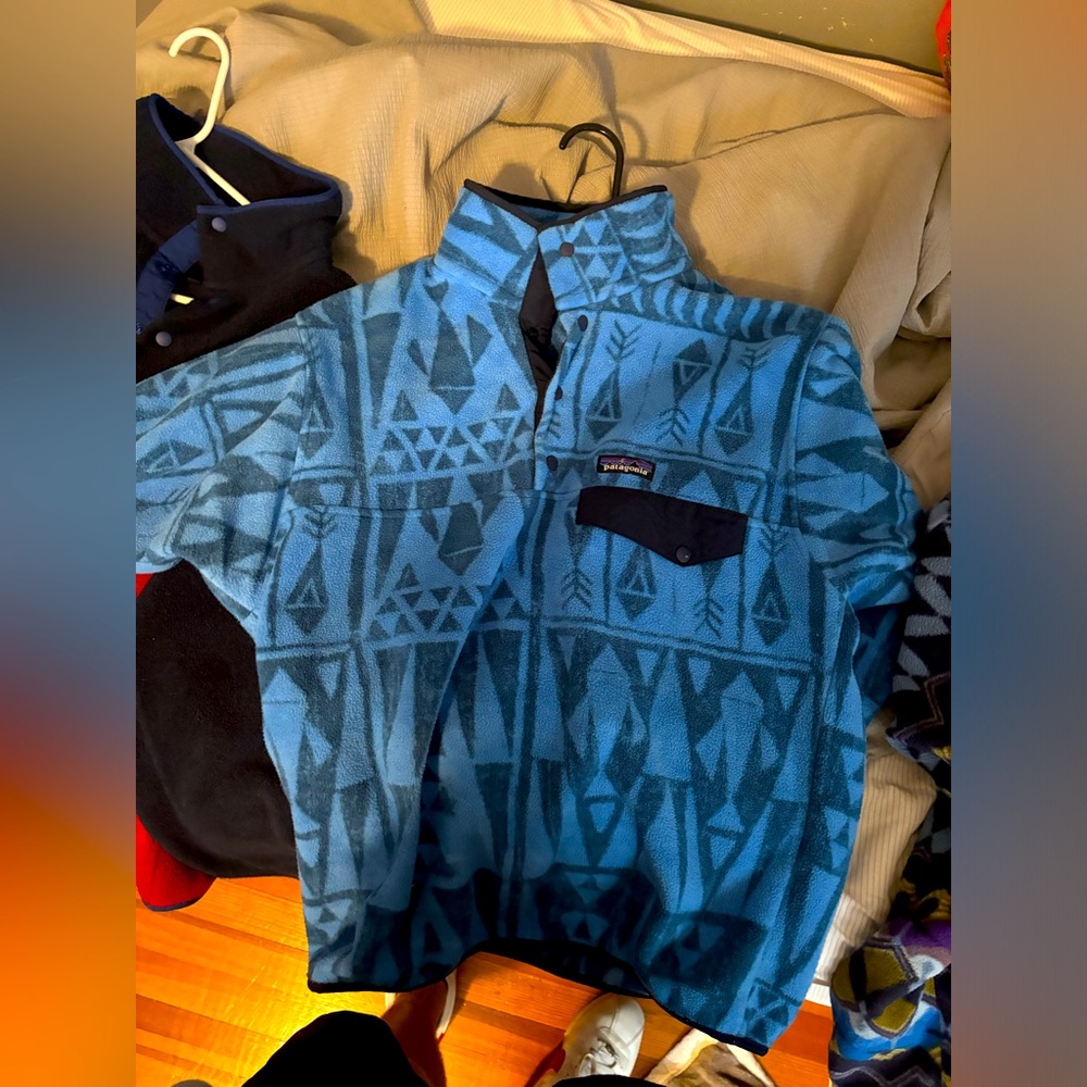4 total Patagonia Synchillas Small